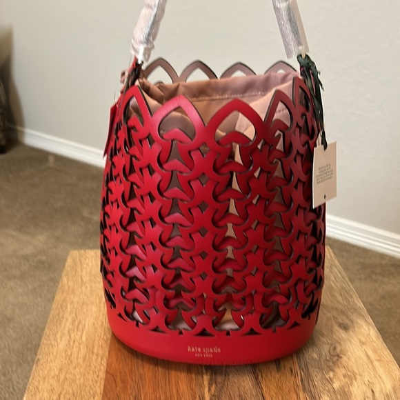 Kate Spade Dorie Medium Bucket handbag in hot chili red genuine leather - Picture 1 of 11